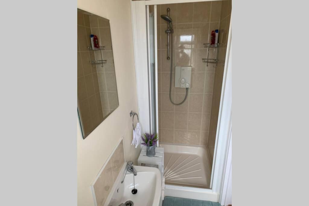 Two Bedroom Town House Beside The River Barrow 칼로 외부 사진